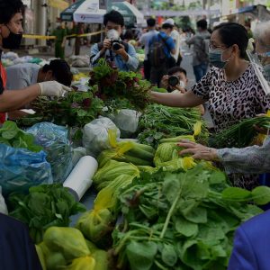 Người Việt đang nghèo đi với tốc độ quá nhanh